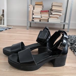 Black Chunky / Block Low Heel Sandal | ZARA